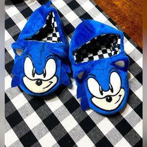 Sonic slippers. 💙 Sz 11/12 kids worn once in the house. $5